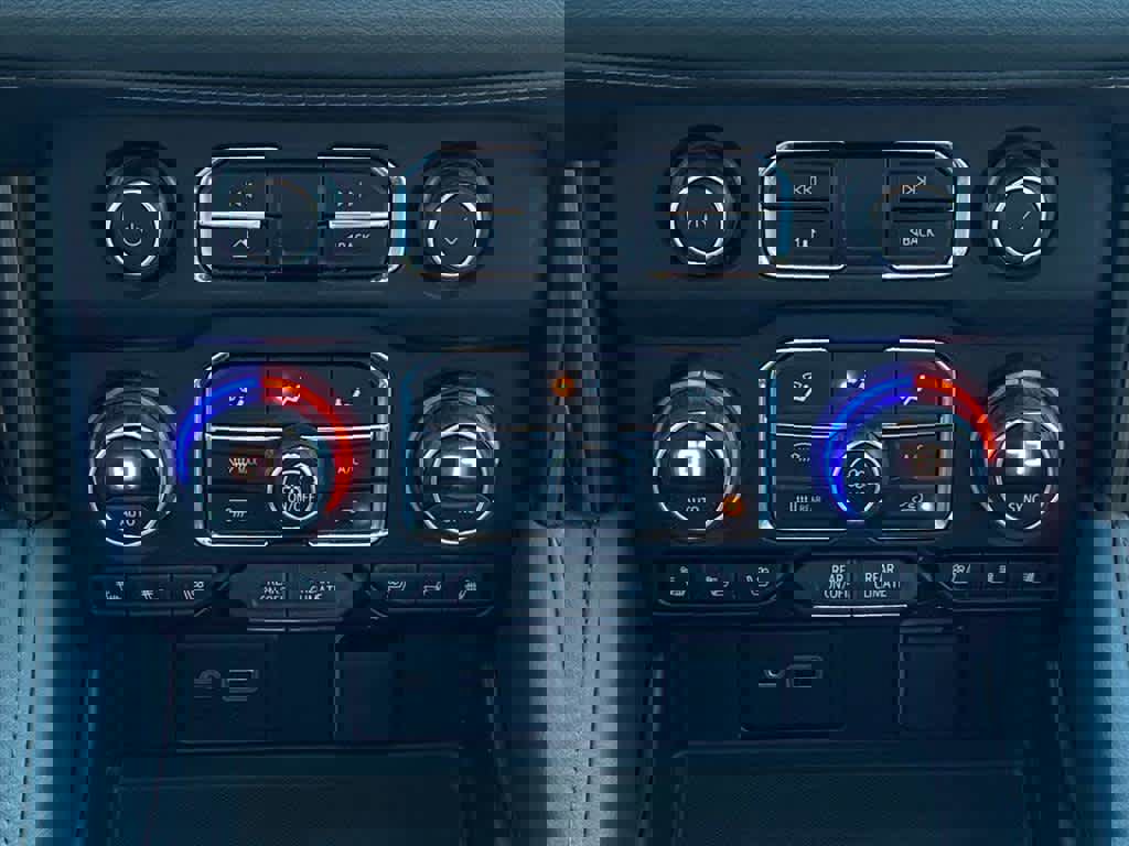 Used 2022 Chevrolet Suburban High Country image 13