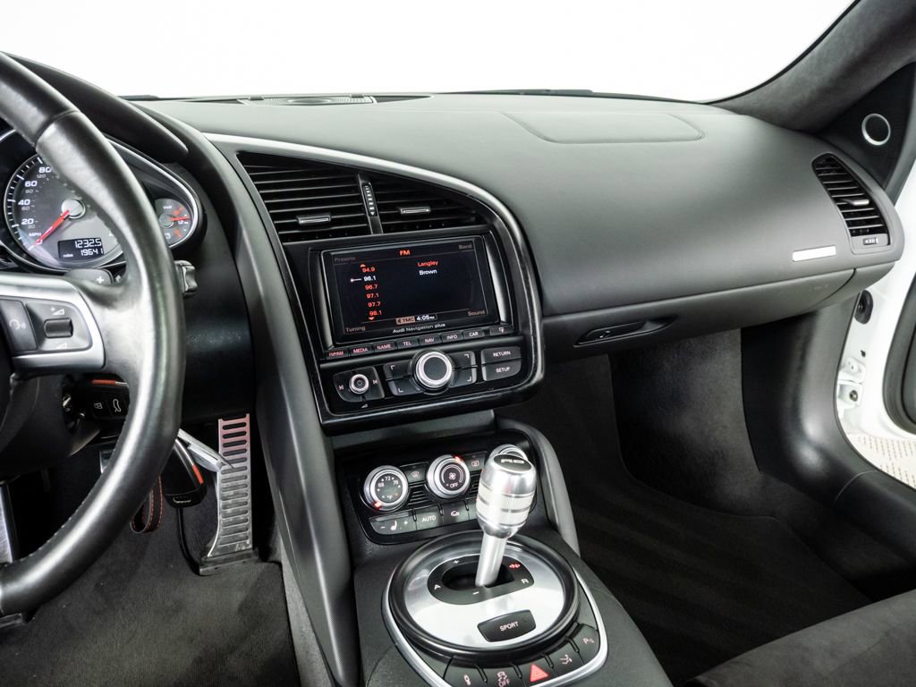 Used 2012 Audi R8 V8 w/ Convenience Pkg image 12