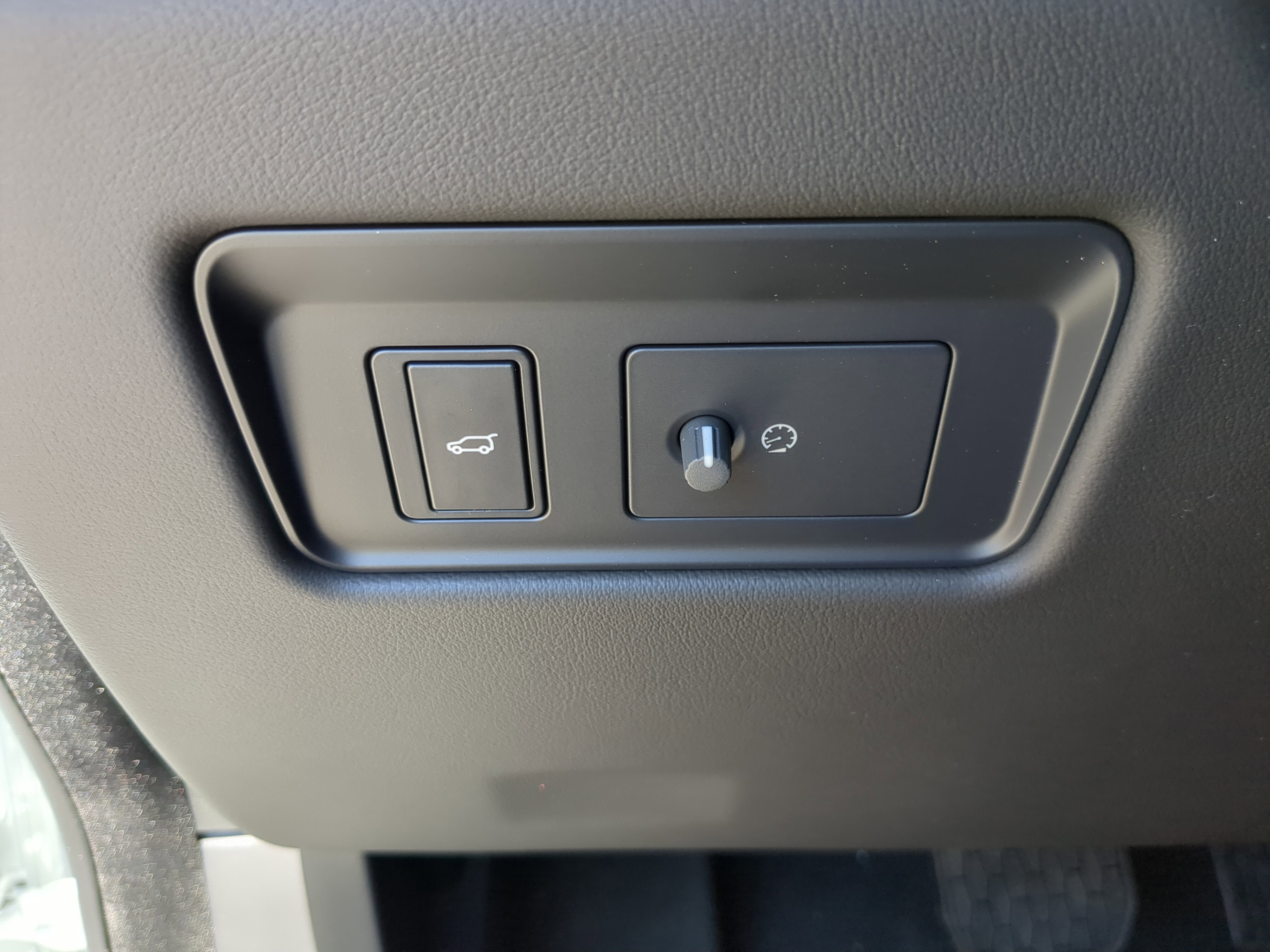 New 2026 Jaguar F-PACE R-Dynamic S image 24