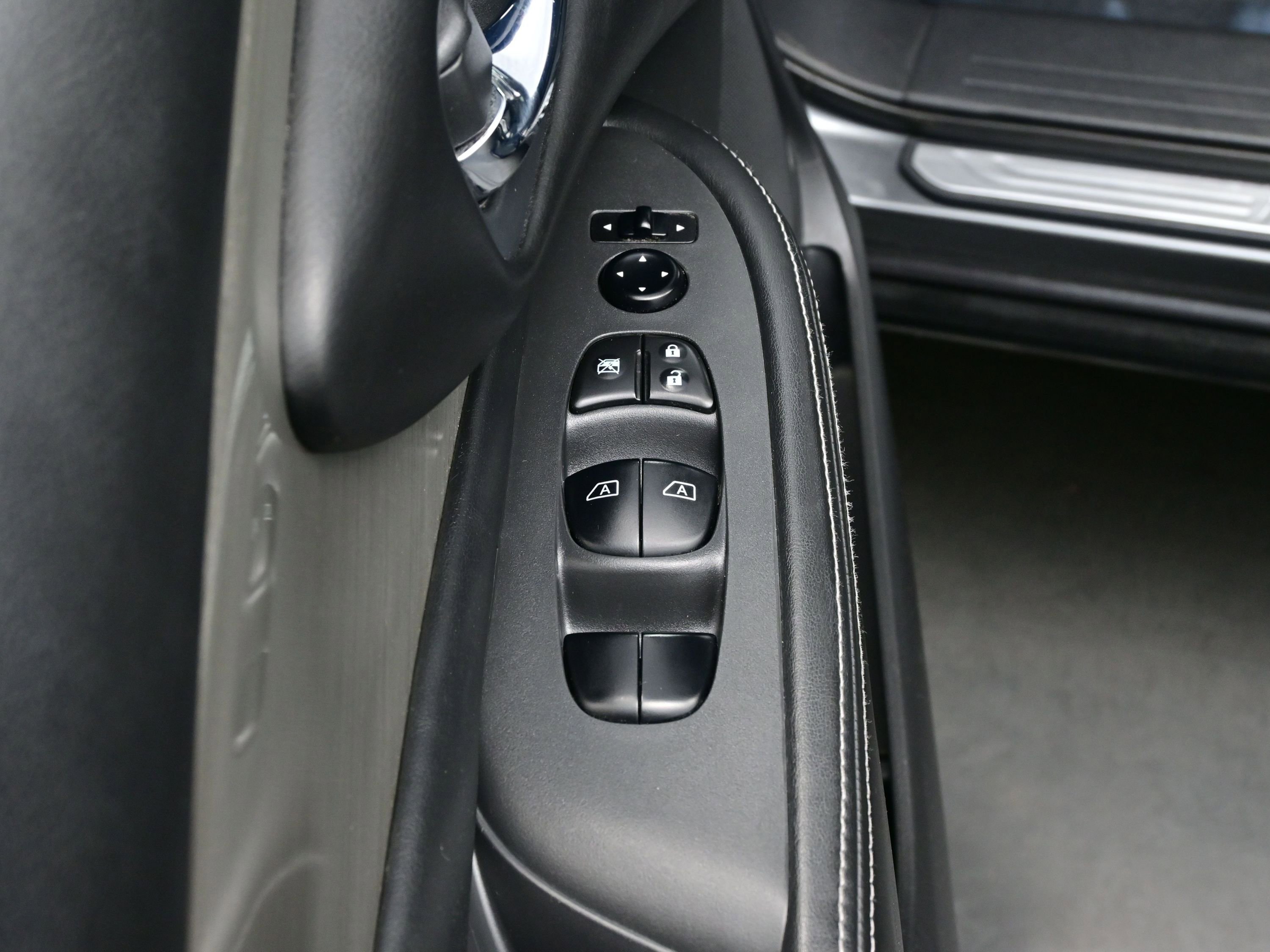 Used 2016 Nissan Murano S w/ Navigation Package image 10