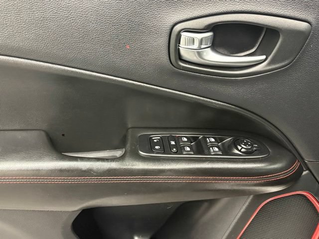 Used 2020 Jeep Compass Trailhawk AWD/4WD image 12