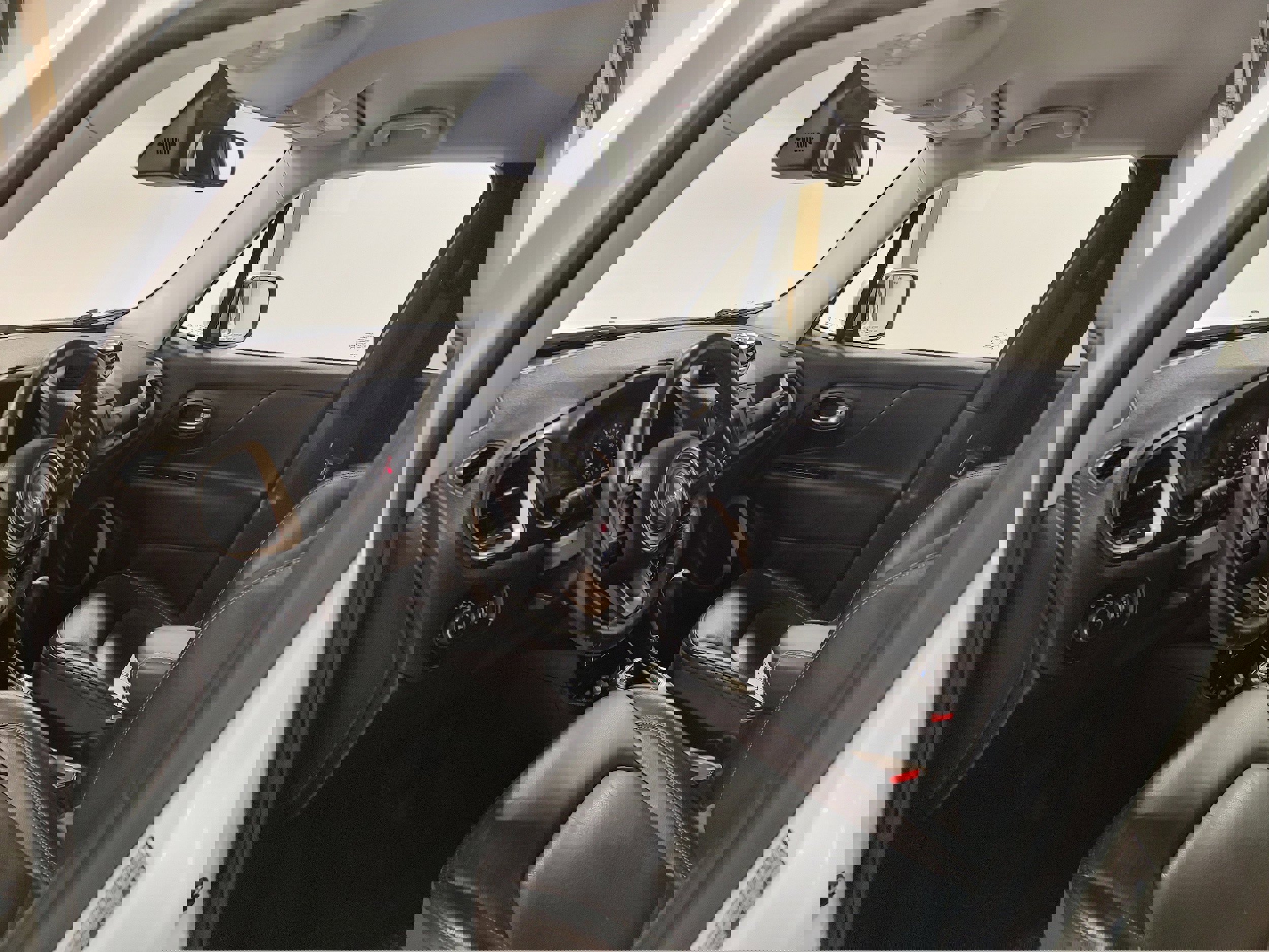 Used 2017 Jeep Renegade Limited image 10