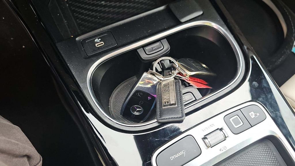 Certified 2025 Mercedes-Benz CLA 250 w/ Exclusive Package image 18
