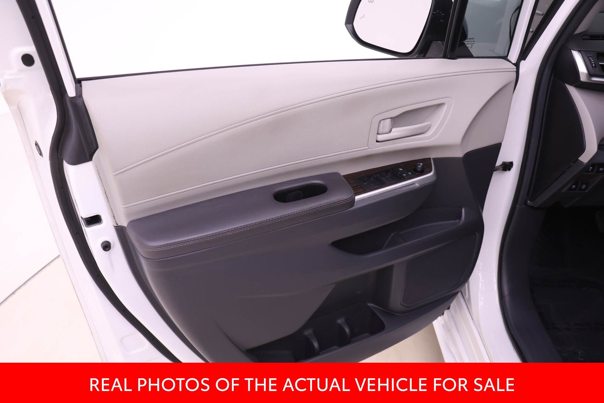 Certified 2024 Toyota Sienna LE image 8