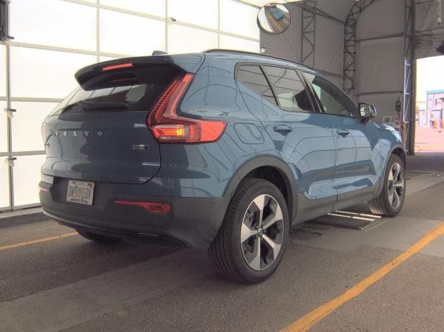 Used 2025 Volvo XC40 B5 Plus AWD/4WD image 5