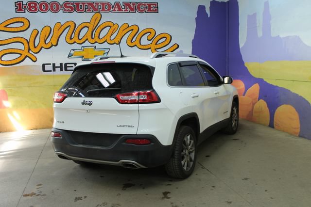 Used 2017 Jeep Cherokee Limited w/ Luxury Group AWD/4WD image 8