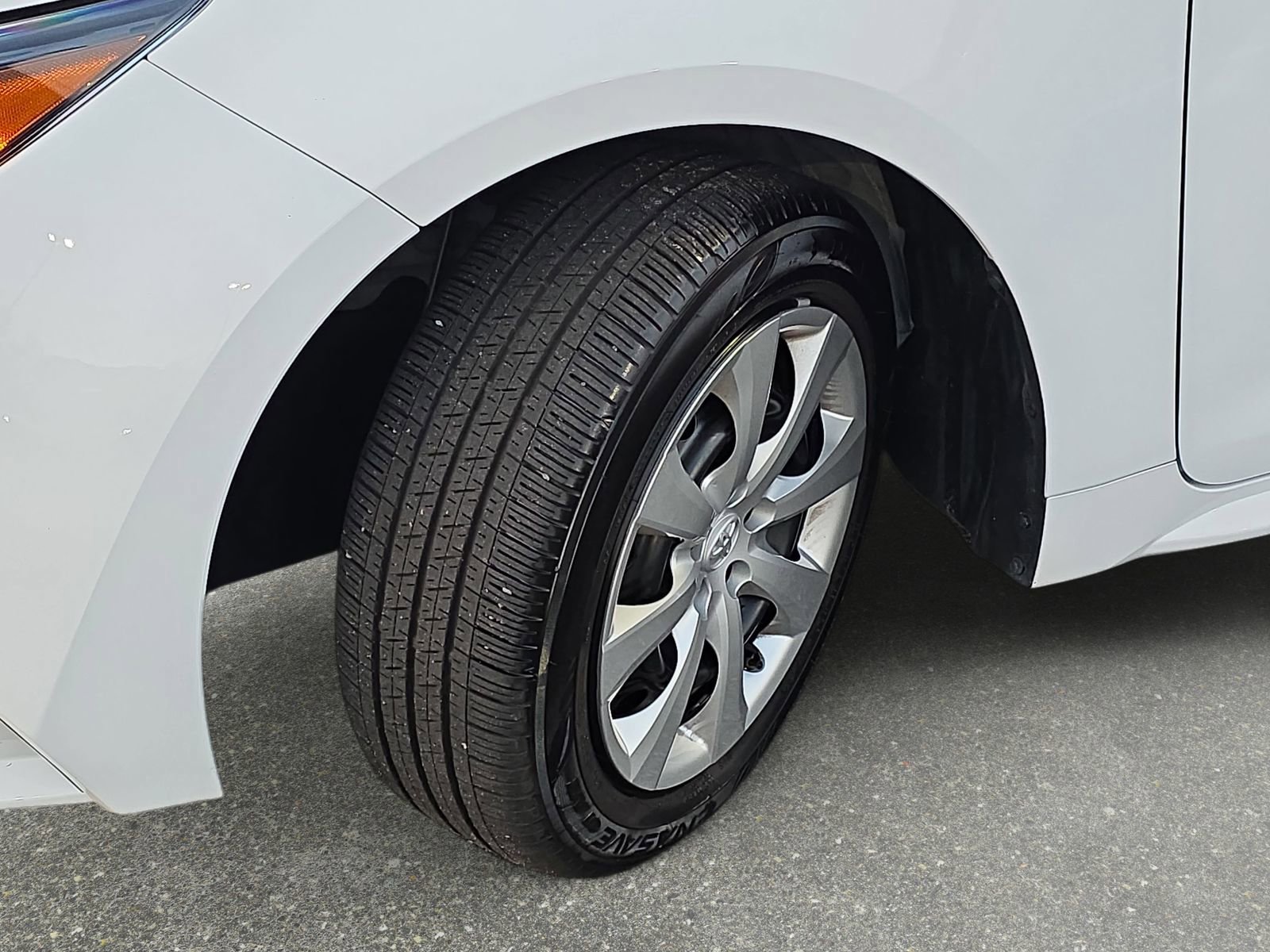 Used 2025 Toyota Corolla LE image 30