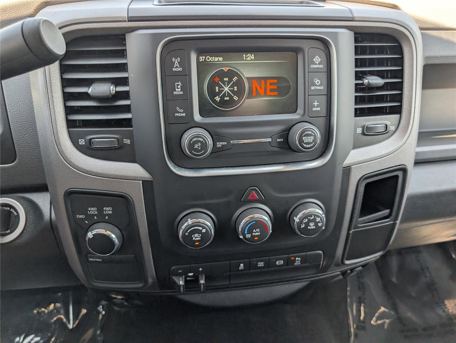 Used 2018 RAM 2500 Tradesman w/ Chrome Appearance Group AWD/4WD image 23