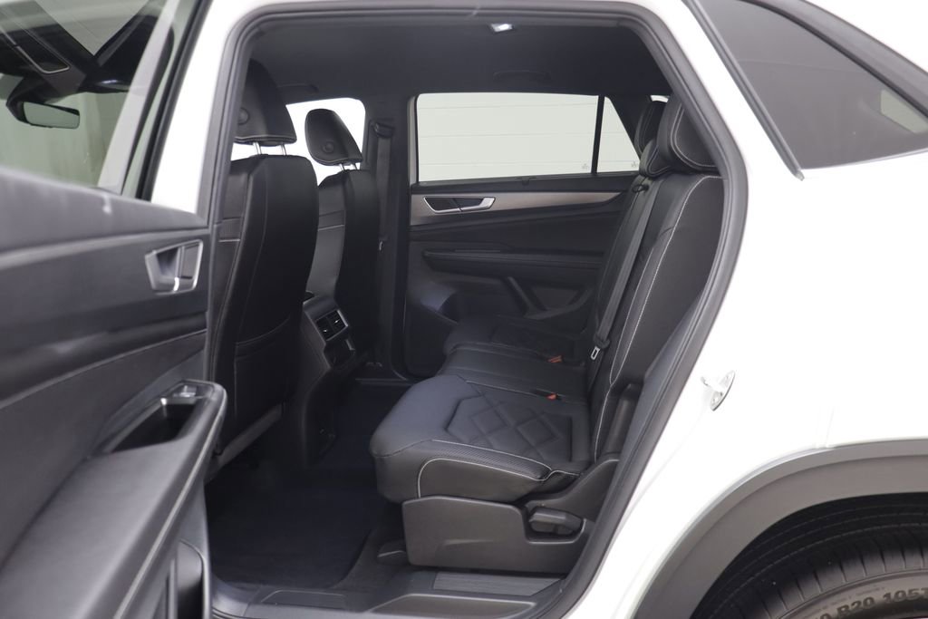 Used 2025 Volkswagen Atlas Cross Sport SE AWD/4WD image 12