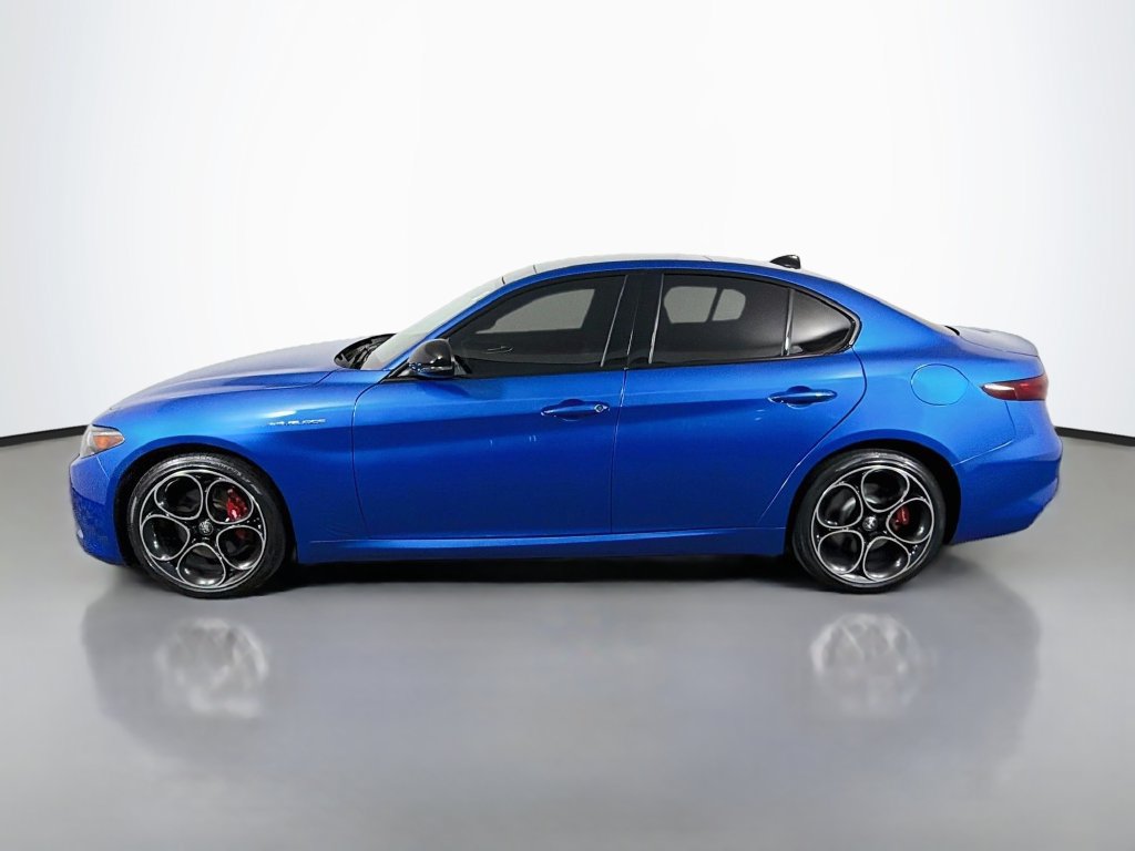 Used 2022 Alfa Romeo Giulia Veloce AWD/4WD image 4