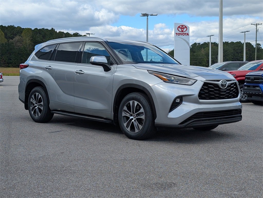 Used 2021 Toyota Highlander XLE image 7