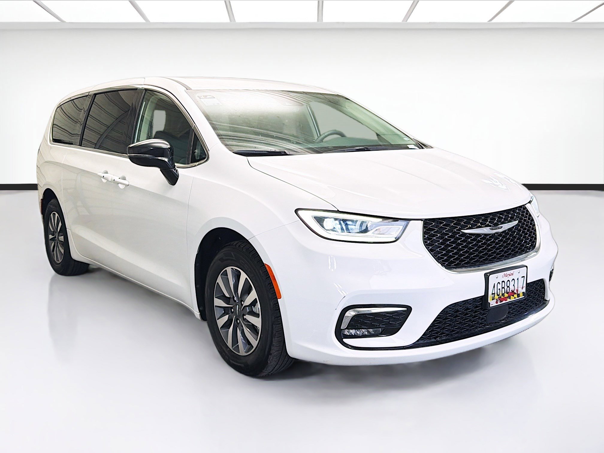 Used 2024 Chrysler Pacifica Select image 3