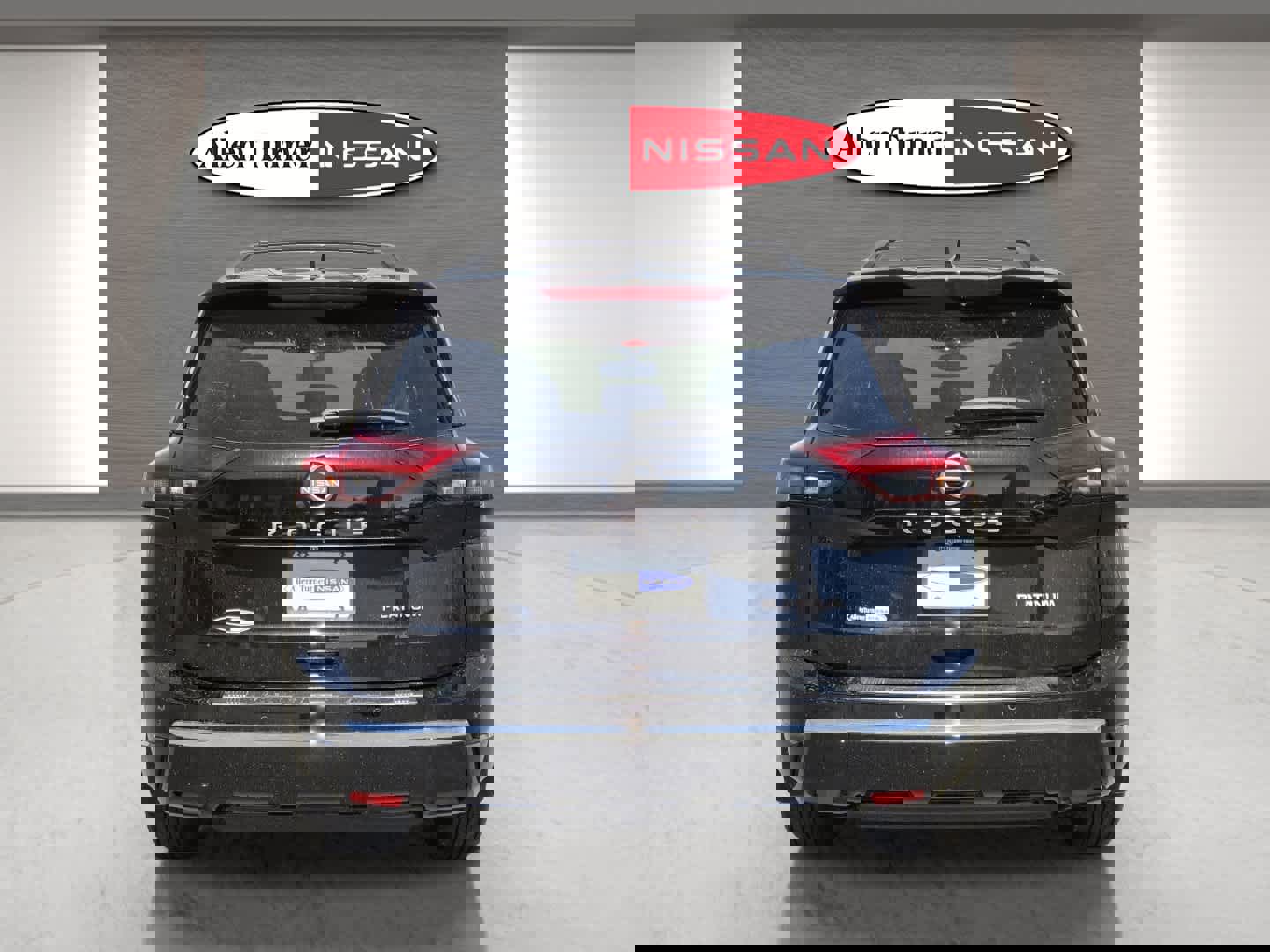 Used 2025 Nissan Rogue Platinum image 6