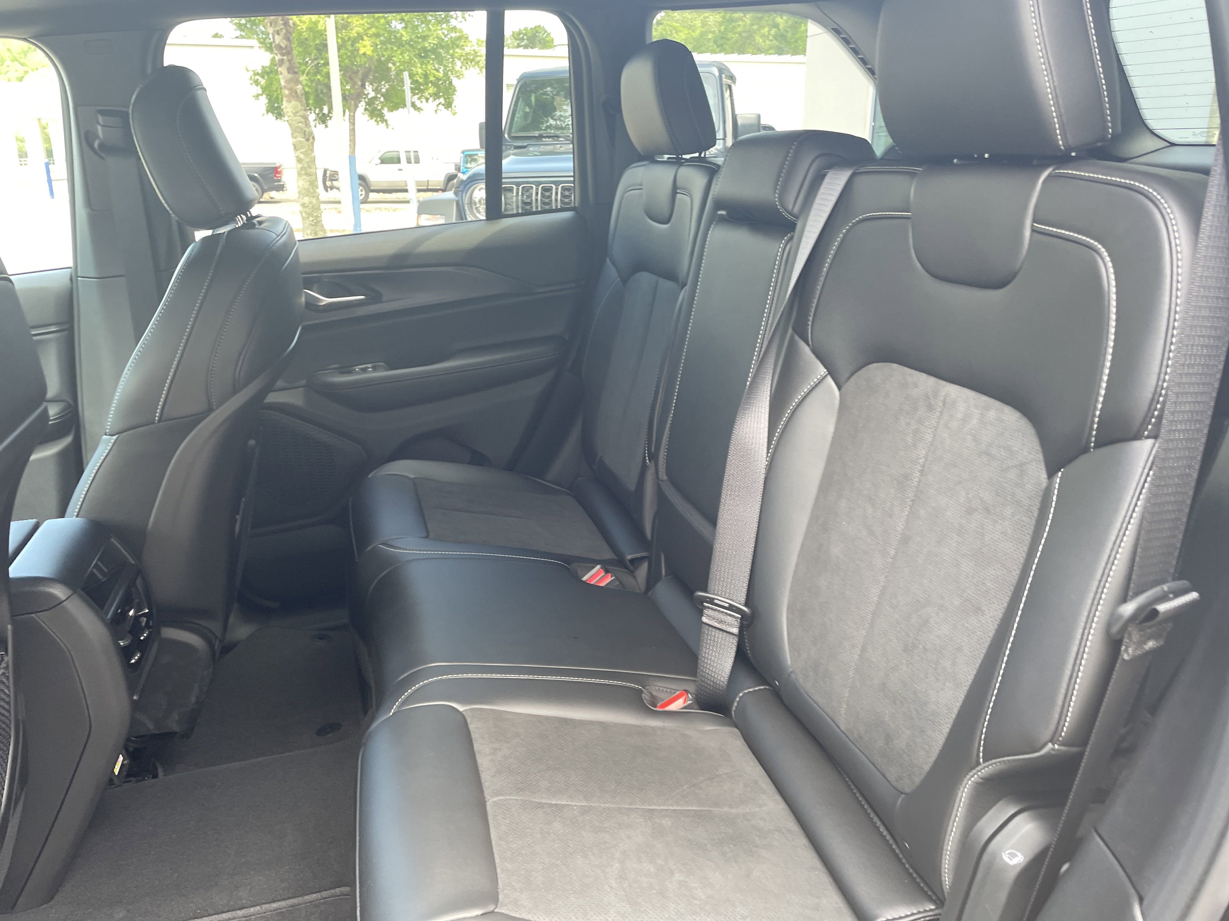 New 2025 Jeep Grand Cherokee Altitude image 57