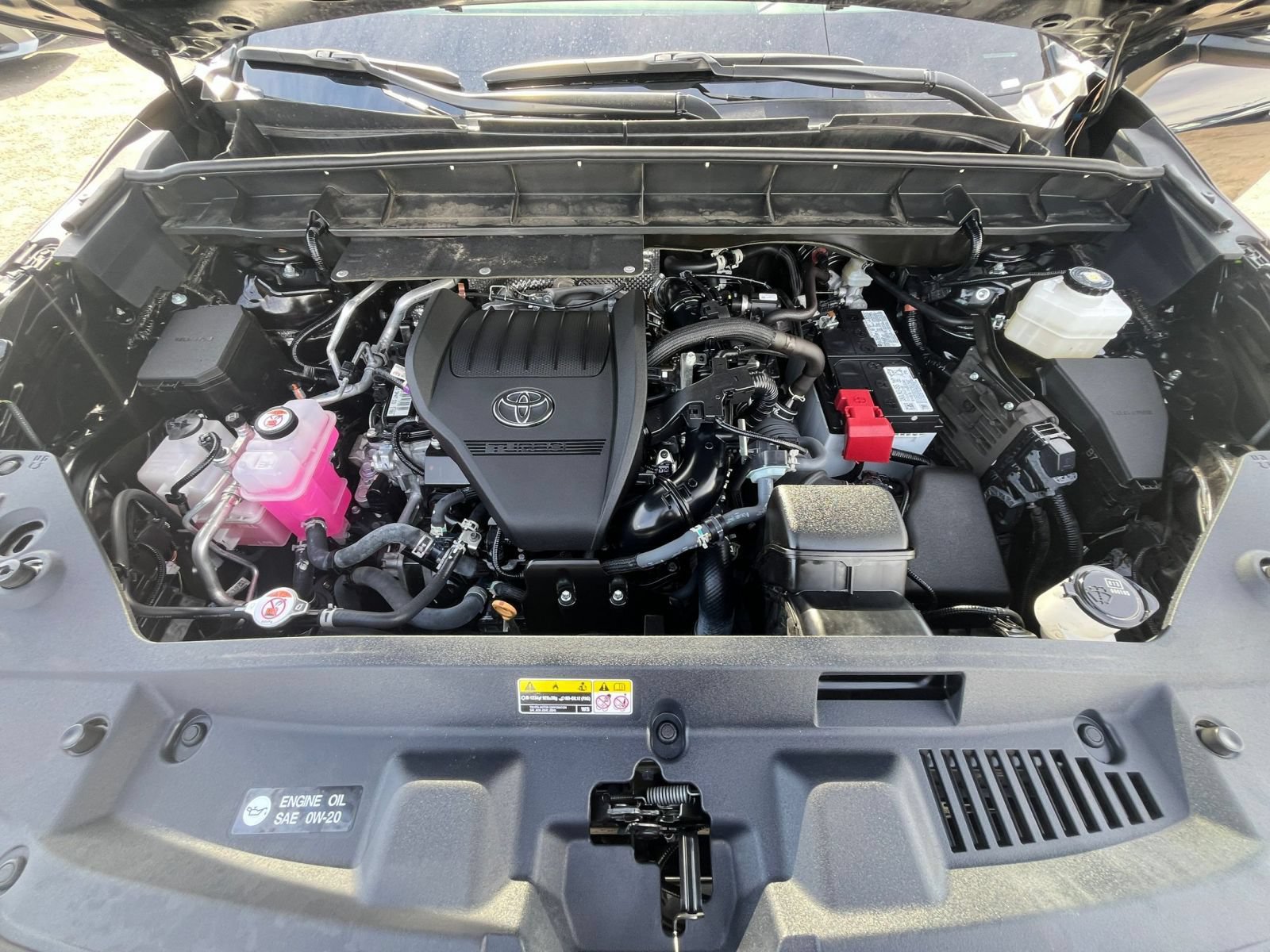 Used 2025 Toyota Highlander LE FWD image 35