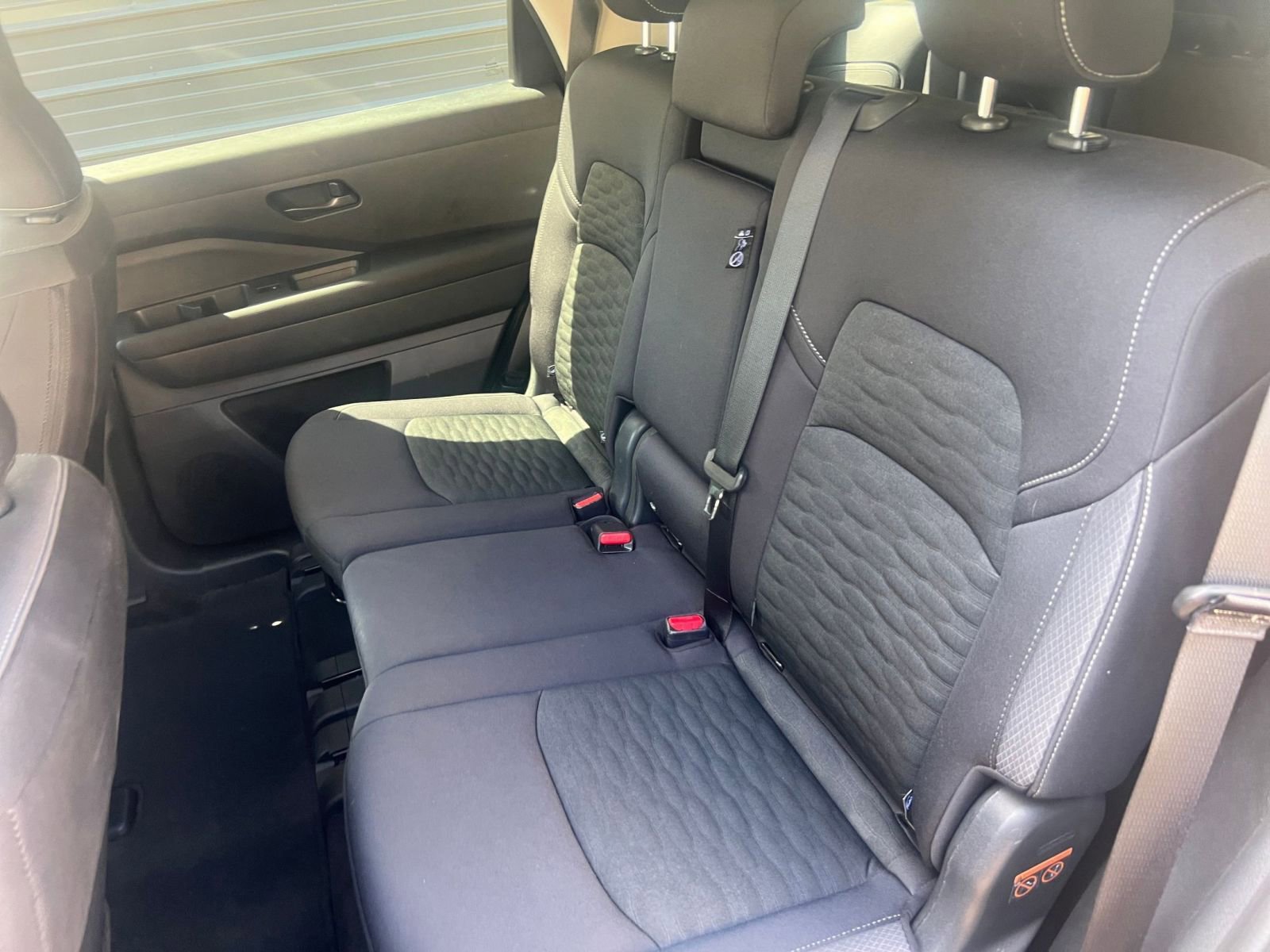 Used 2025 Nissan Pathfinder SV FWD image 38