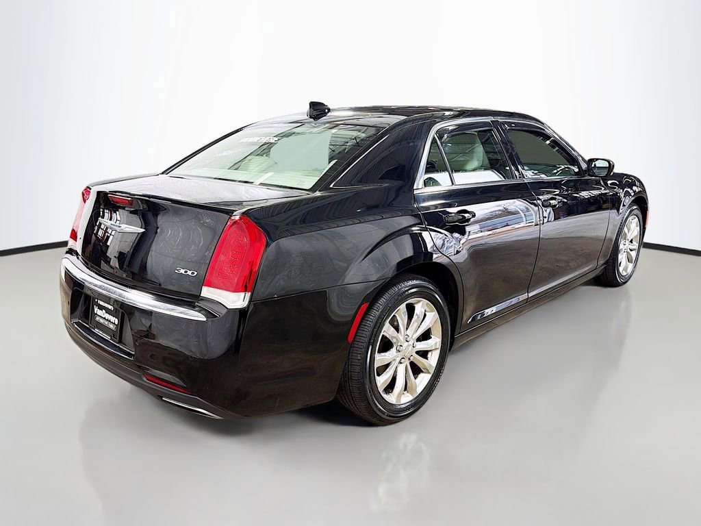 Used 2016 Chrysler 300 Limited image 9