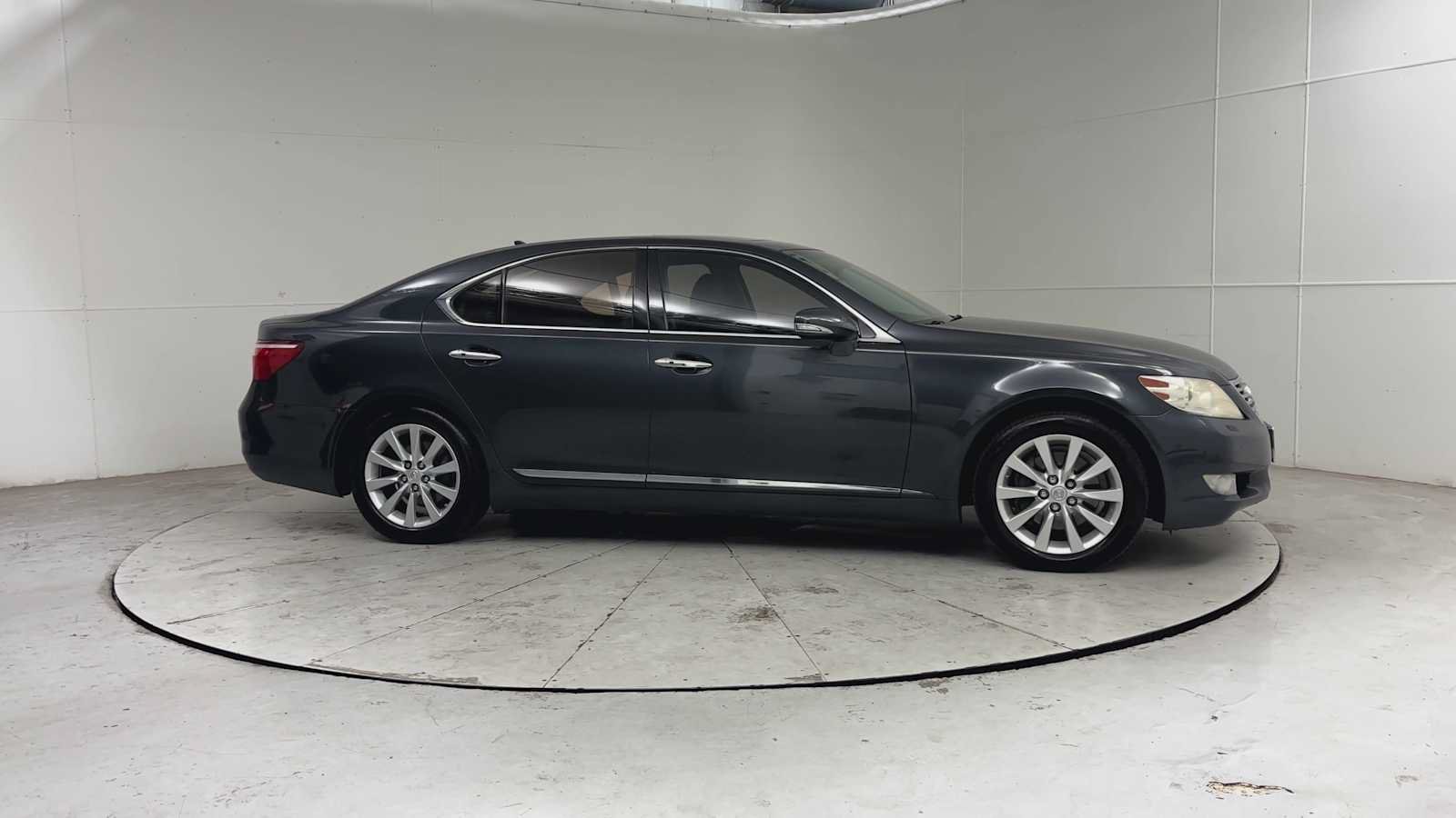 Used 2010 Lexus LS 460 w/ Comfort Pkg RWD image 6