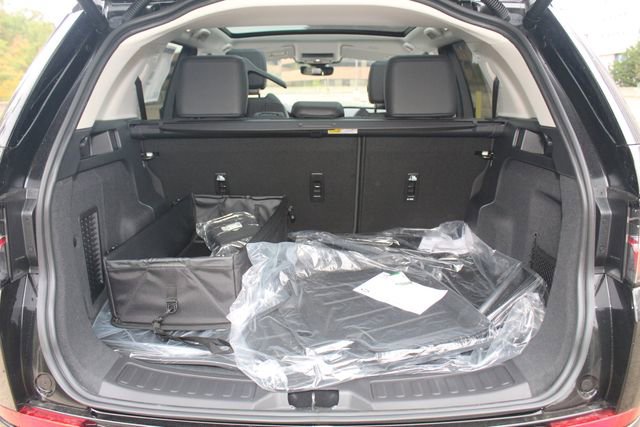 New 2025 Land Rover Discovery Sport S image 12