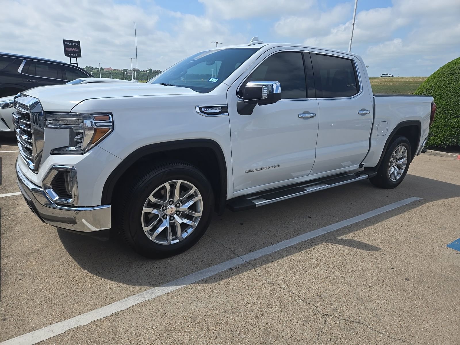 Used 2020 GMC Sierra 1500 SLT image 1