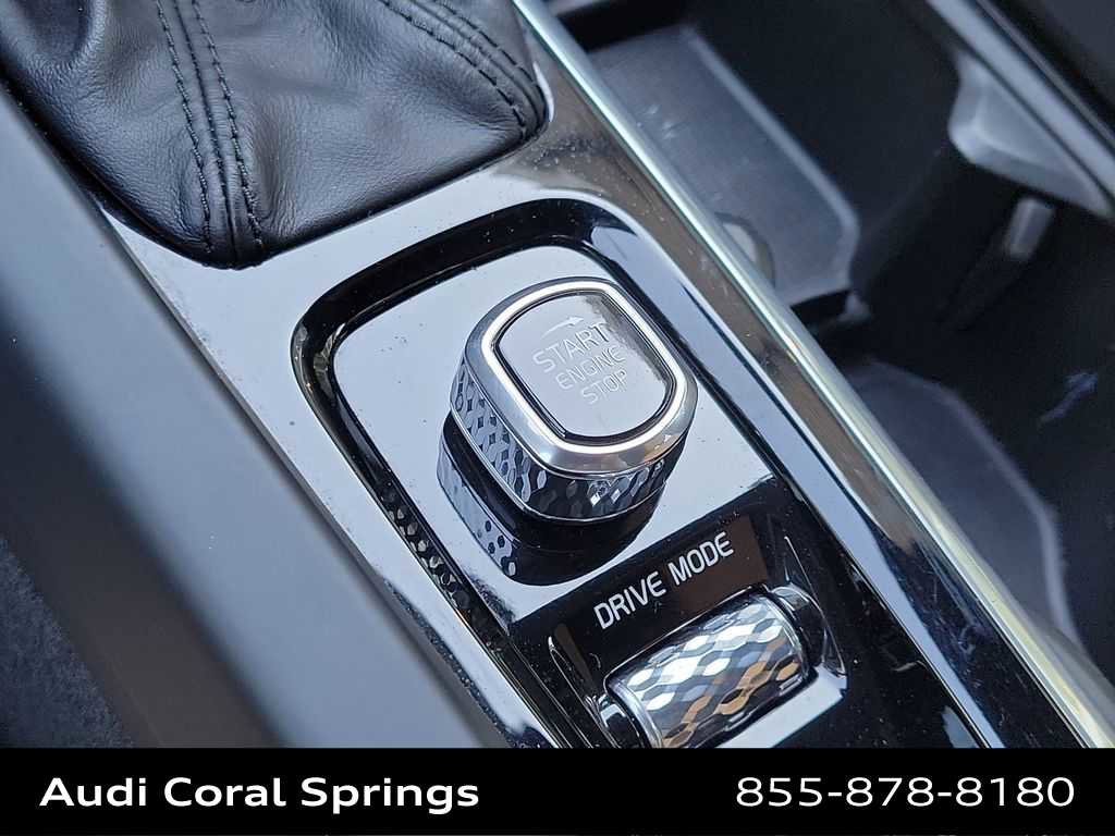 Used 2019 Volvo XC60 T5 Momentum w/ Premium Package image 27