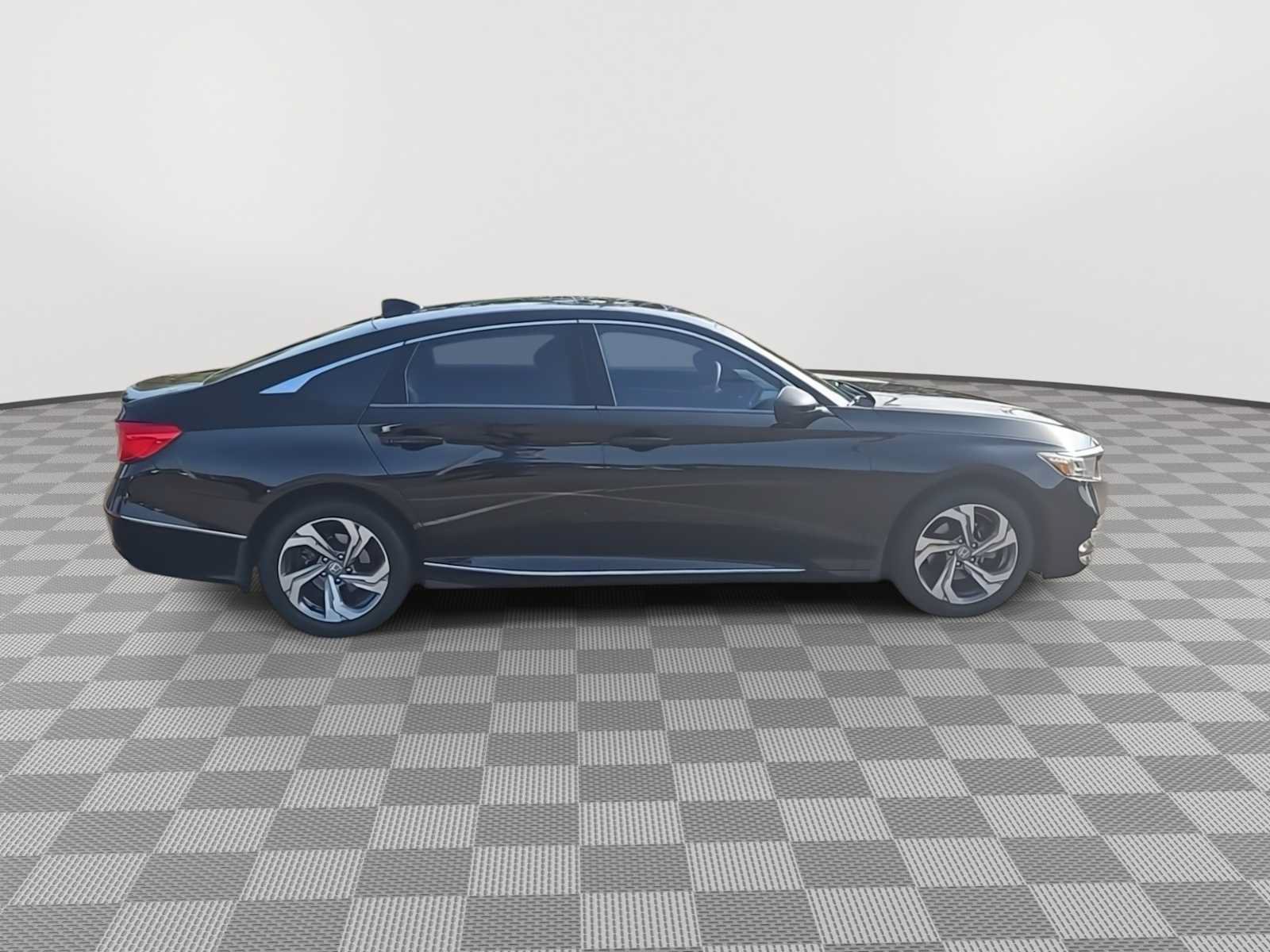 Used 2018 Honda Accord EX image 9