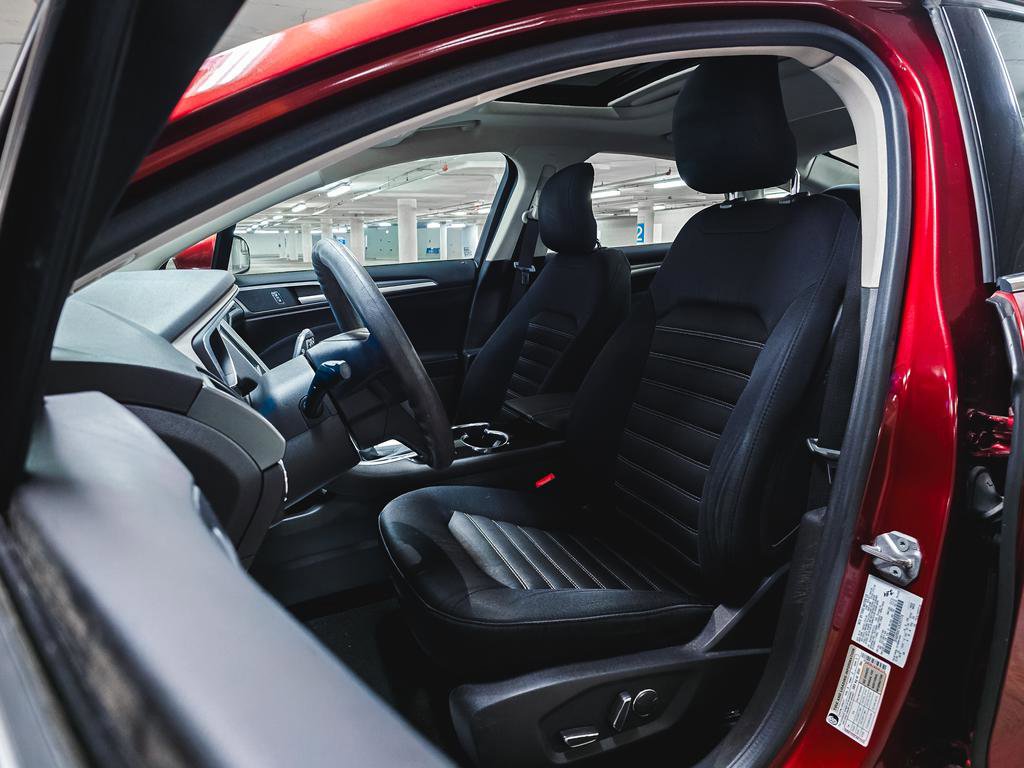 Used 2014 Ford Fusion SE FWD image 19