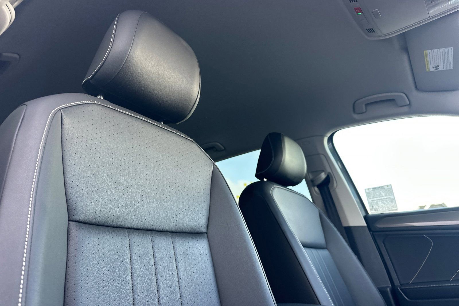 Used 2023 Volkswagen Tiguan SE image 18