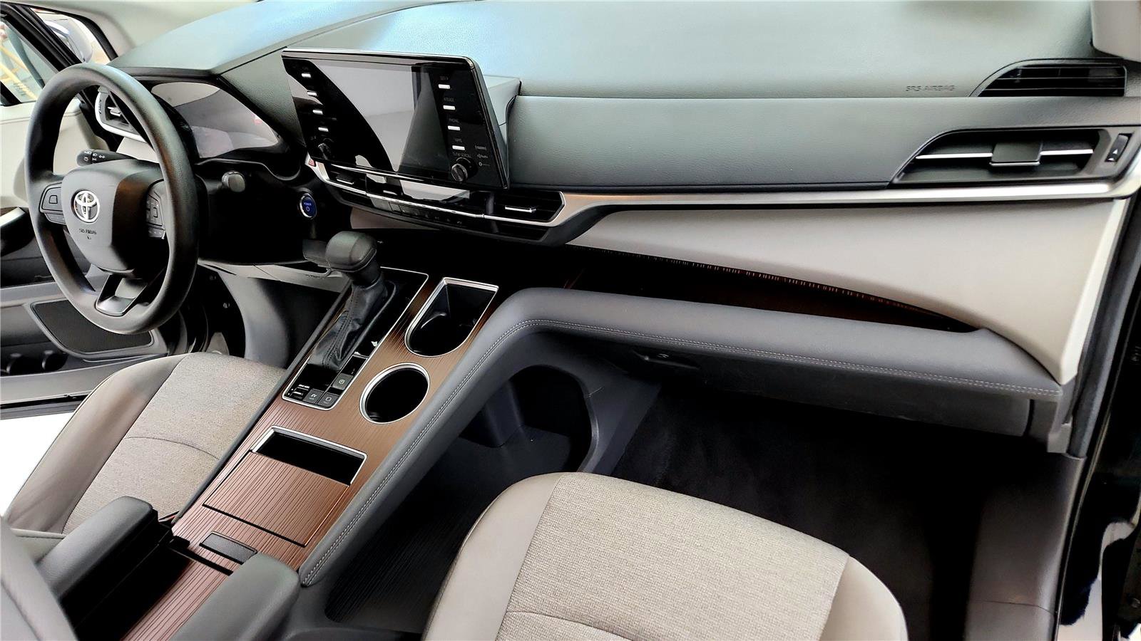 Certified 2024 Toyota Sienna LE image 19