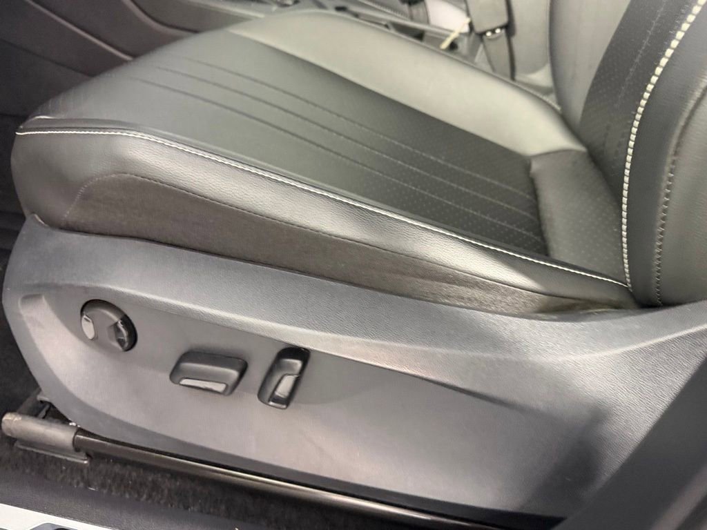 Used 2024 Volkswagen Tiguan SE R-Line image 22