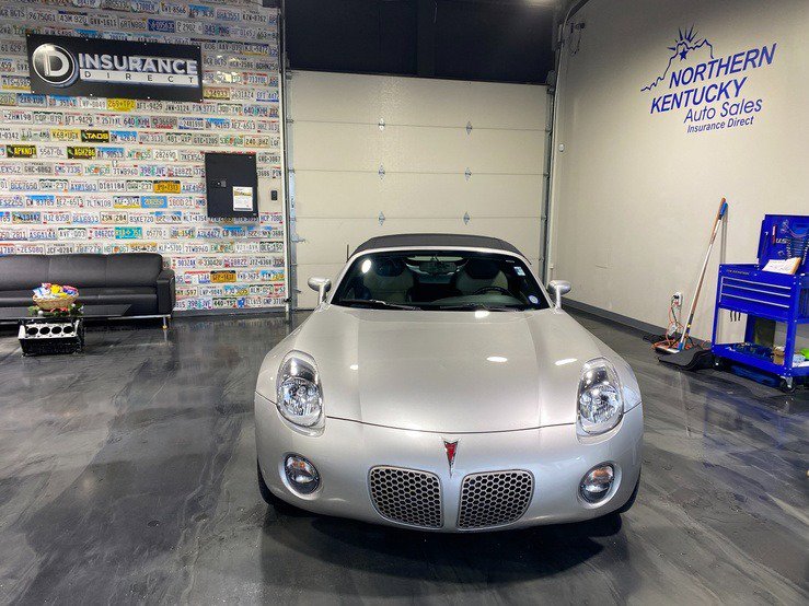Used 2008 Pontiac Solstice Convertible w/ Premium Package image 2
