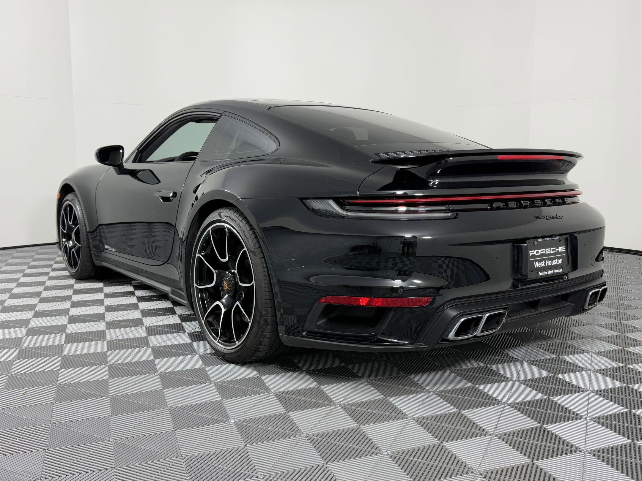 Used 2022 Porsche 911 Turbo image 3