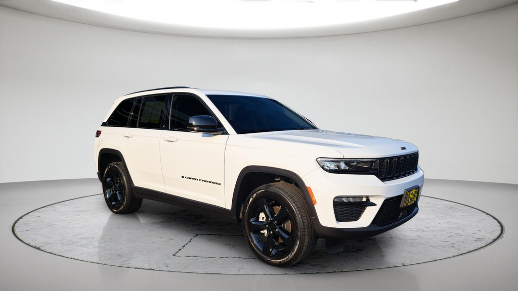 Used 2023 Jeep Grand Cherokee Limited w/ Black Appearance Package AWD/4WD image 2
