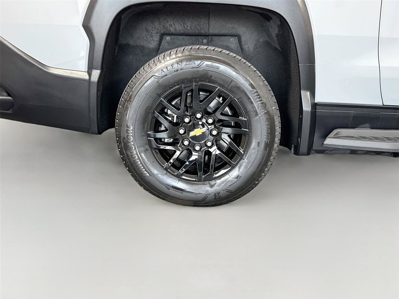 Used 2026 Chevrolet Silverado EV LT AWD/4WD image 32