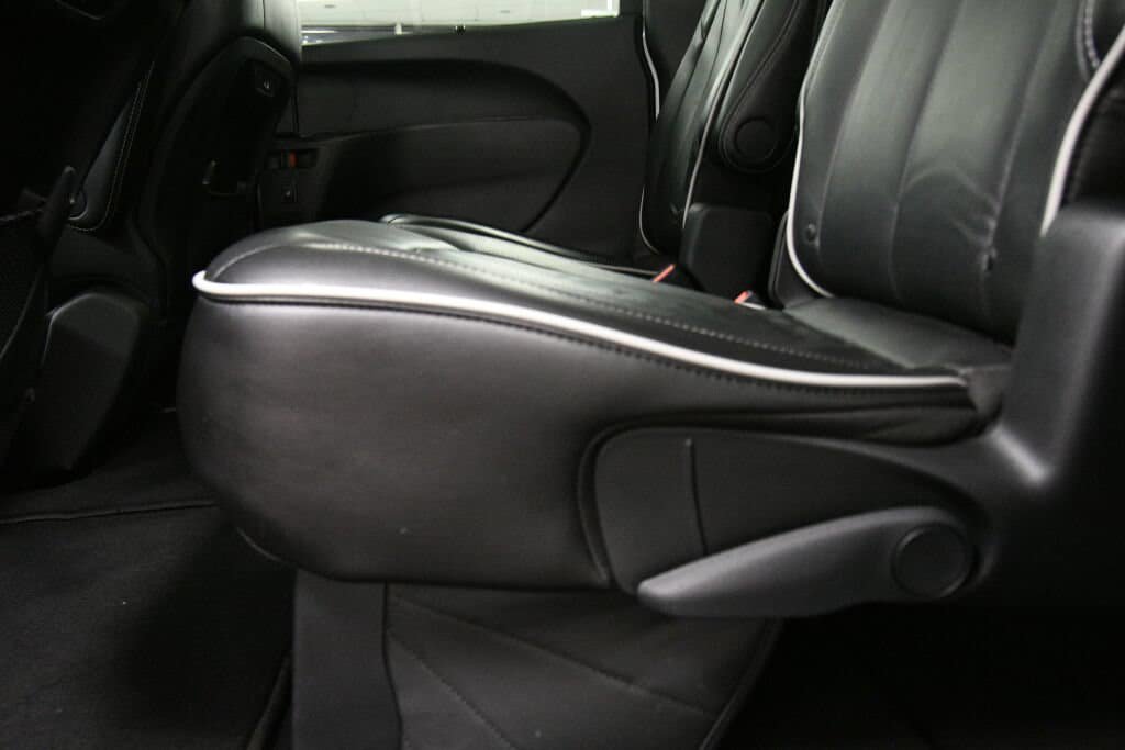 Used 2025 Chrysler Pacifica Limited FWD image 23