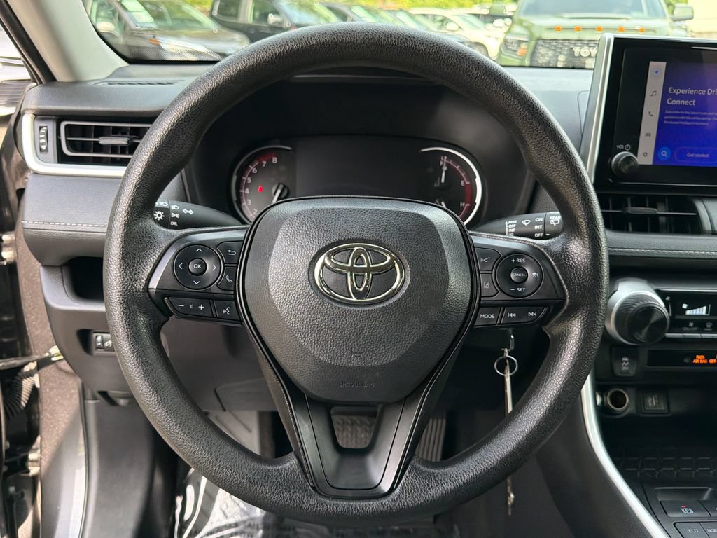 Used 2025 Toyota RAV4 LE AWD/4WD image 24