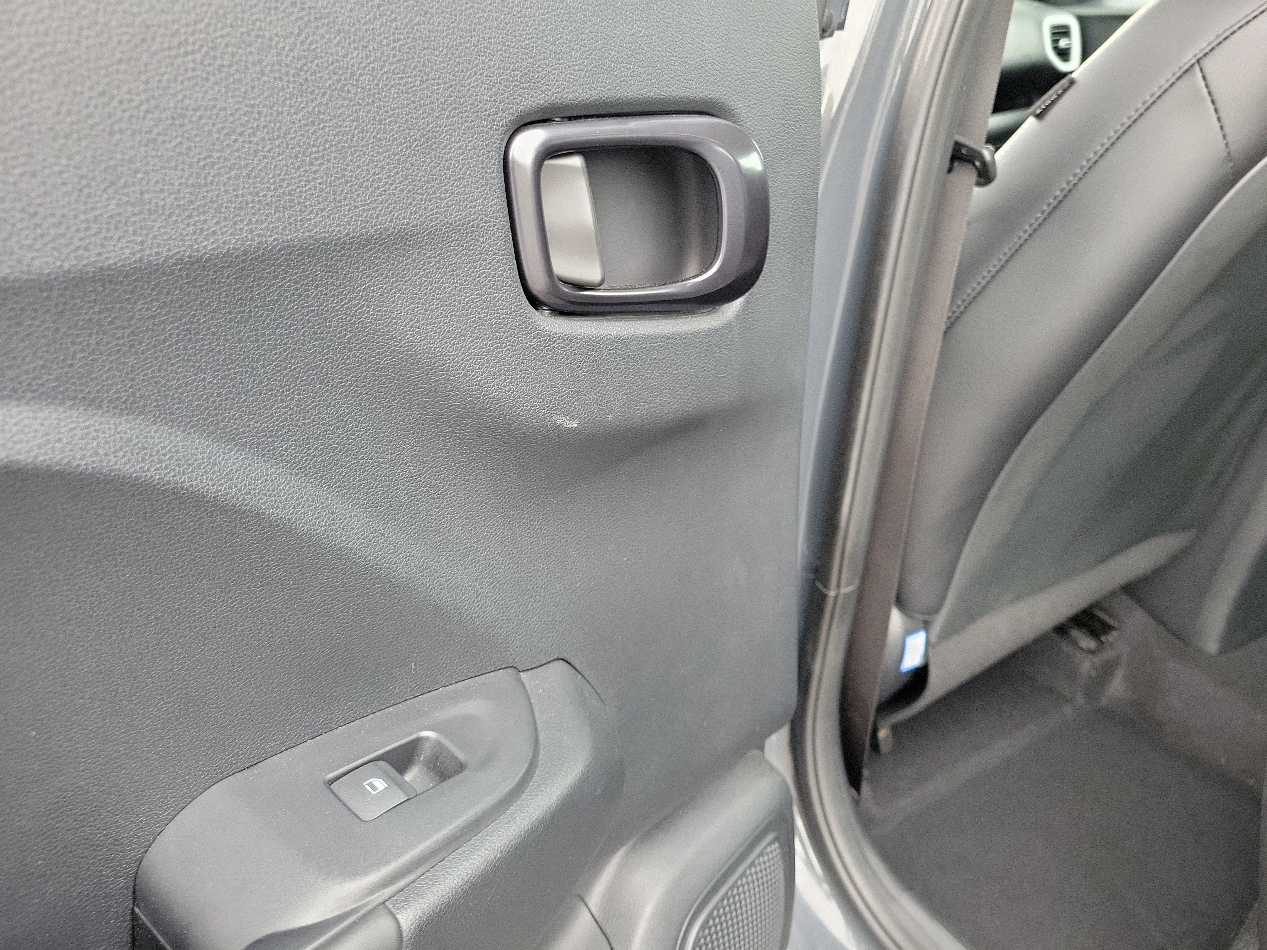 Used 2023 Hyundai Venue Limited FWD image 13