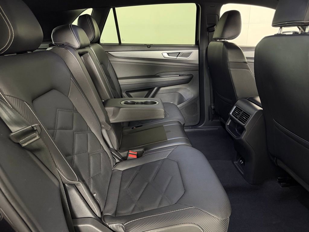 Used 2025 Volkswagen Atlas Cross Sport SE AWD/4WD image 30