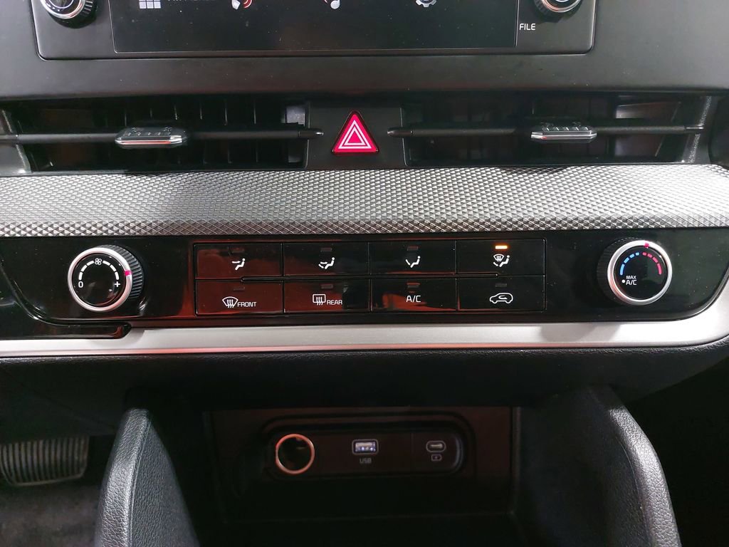 Used 2025 Kia Sportage LX image 20