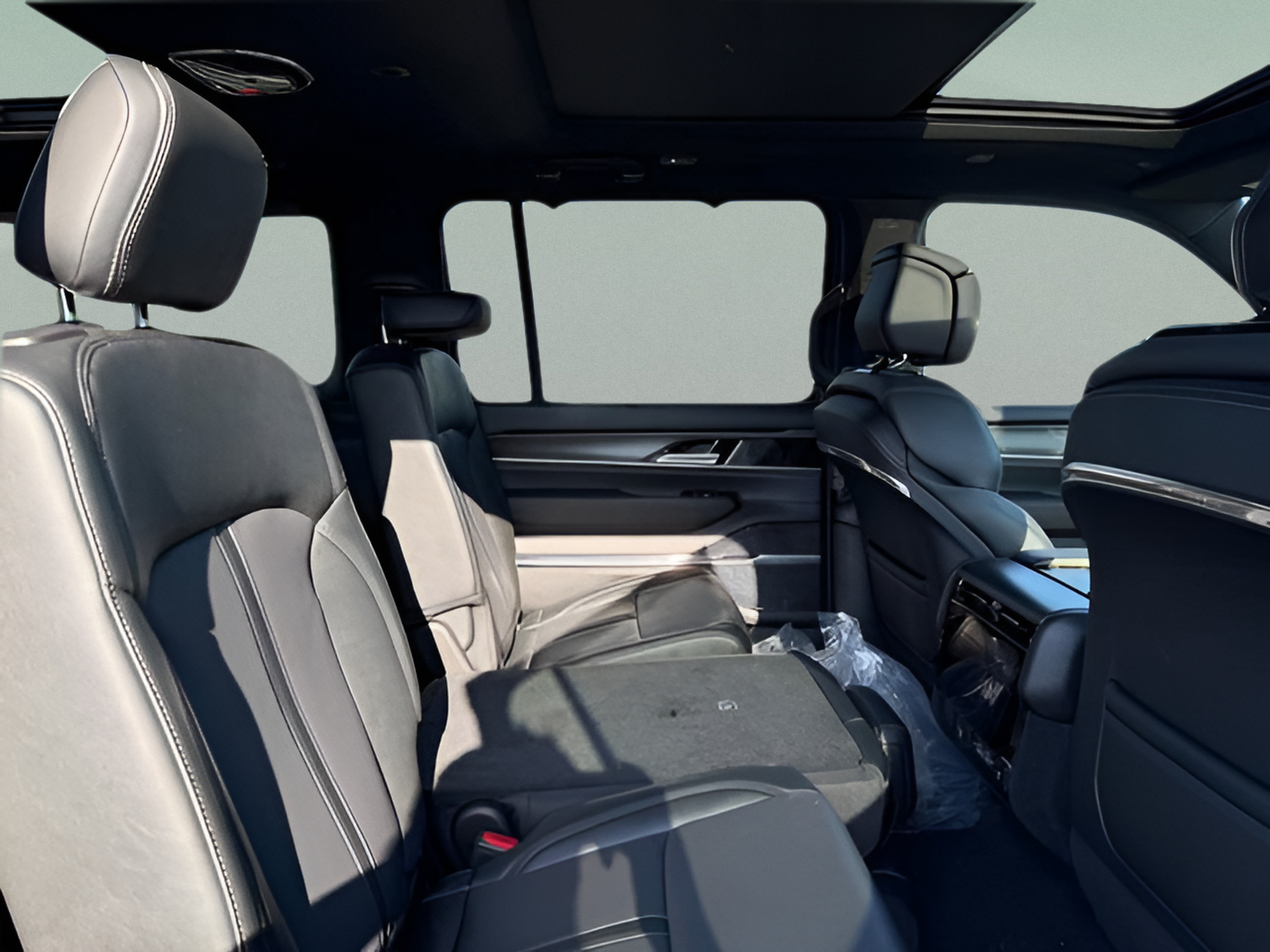 New 2026 Jeep Grand Wagoneer L Summit w/ 8-Passenger Seating Package AWD/4WD image 10
