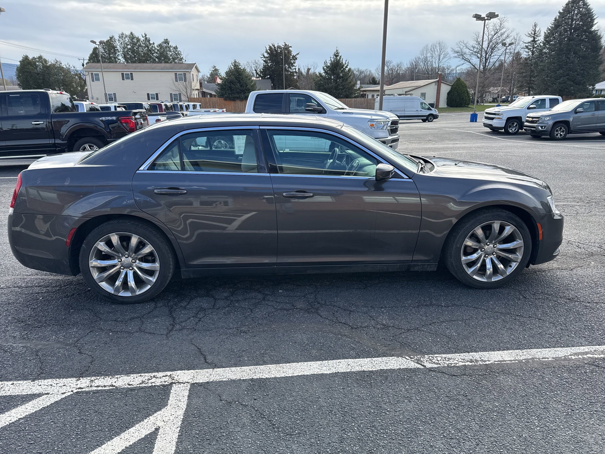 Used 2018 Chrysler 300 Touring L image 7