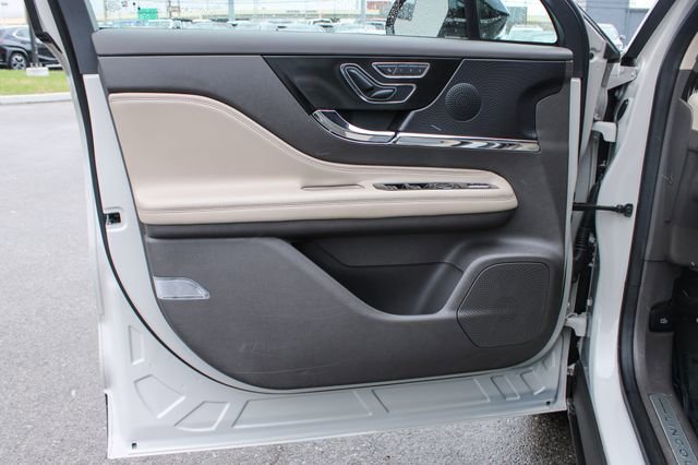 Used 2024 Lincoln Corsair Premiere image 10