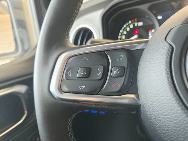 Used 2025 Jeep Wrangler Unlimited Sahara w/ Safety Group AWD/4WD image 17