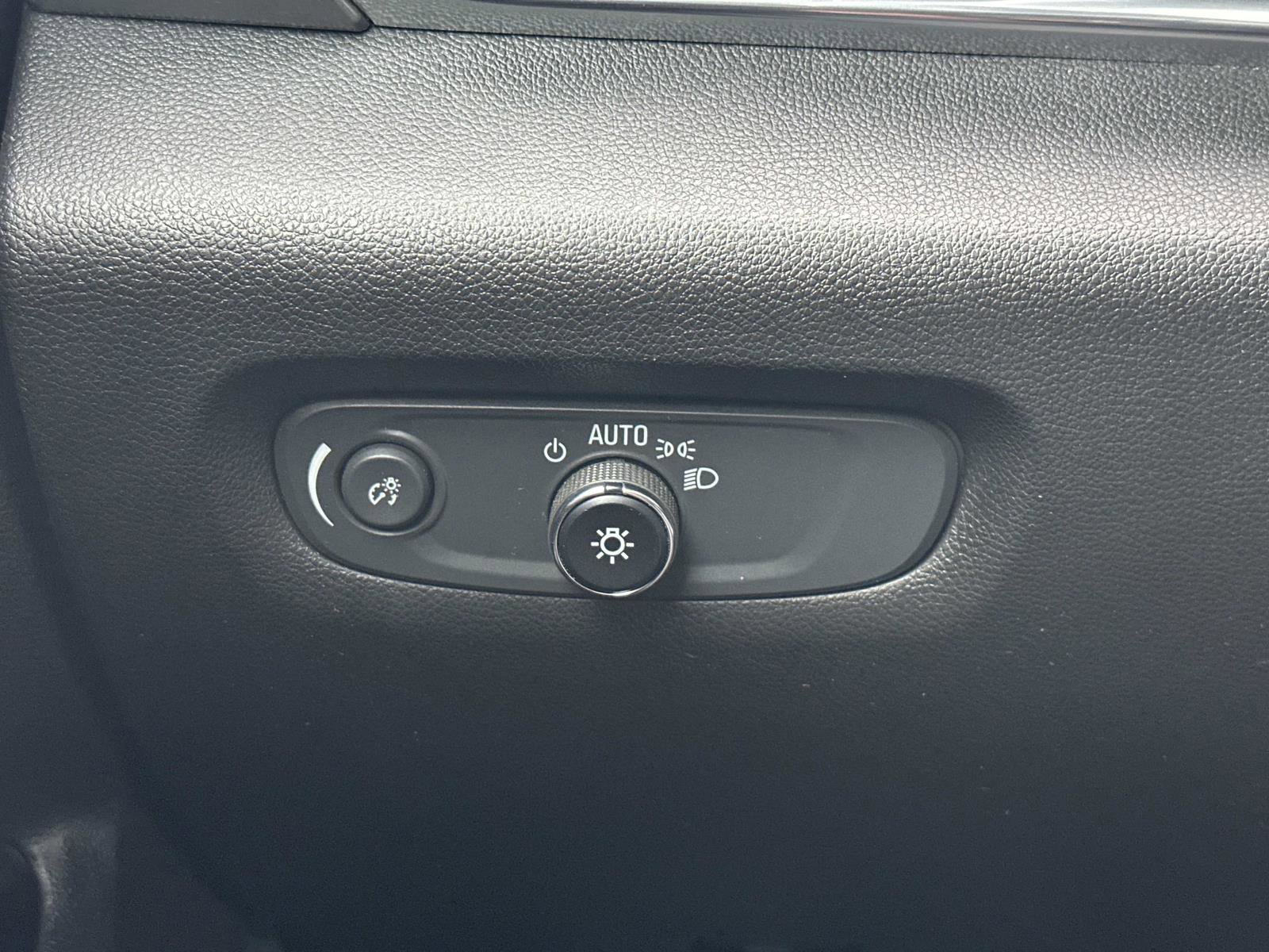 Certified 2023 Chevrolet Traverse LT w/ LT Premium Package image 27