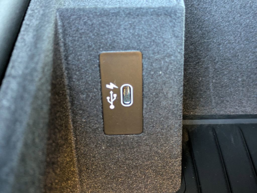 Used 2022 BMW M550i xDrive w/ Executive Package image 33