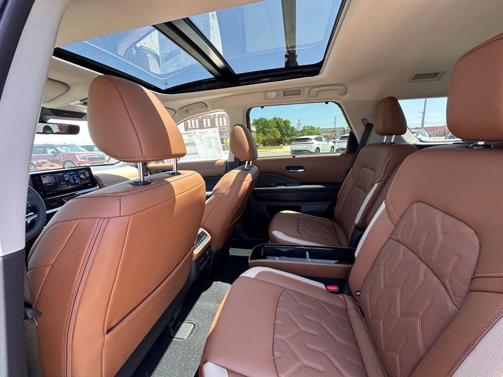 New 2026 Nissan Pathfinder Platinum AWD/4WD image 17