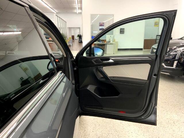 Used 2019 Volkswagen Tiguan SEL Premium image 32
