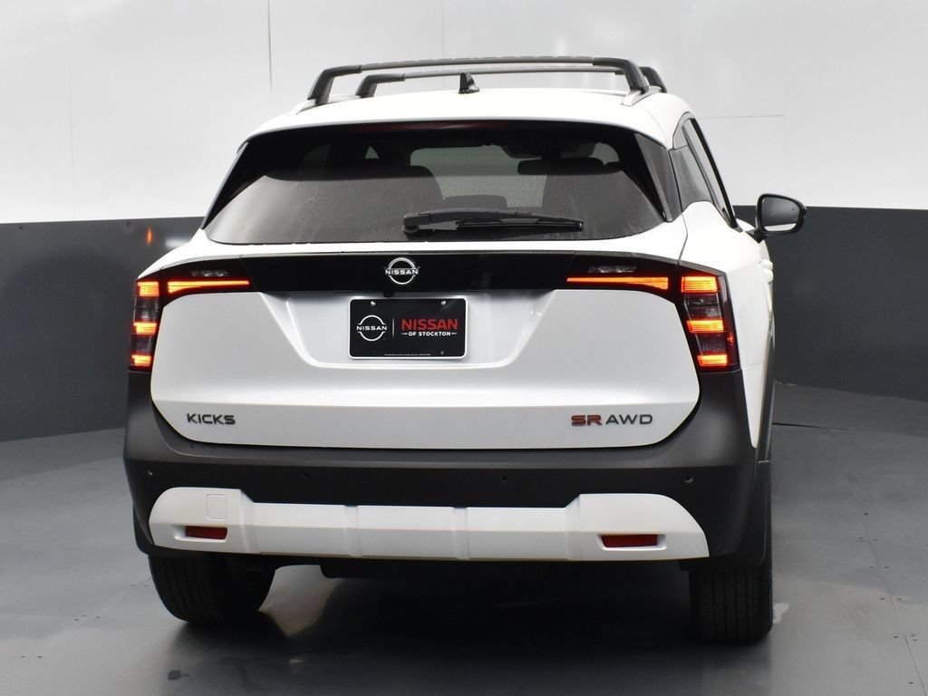 New 2026 Nissan Kicks SR w/ Cold Weather Package AWD/4WD image 7