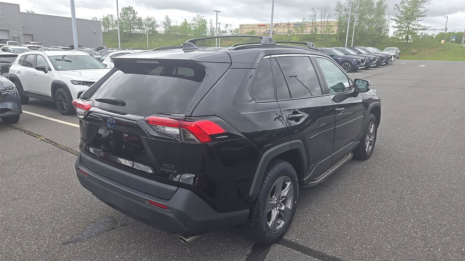 Used 2022 Toyota RAV4 XLE w/ Convenience Package image 8