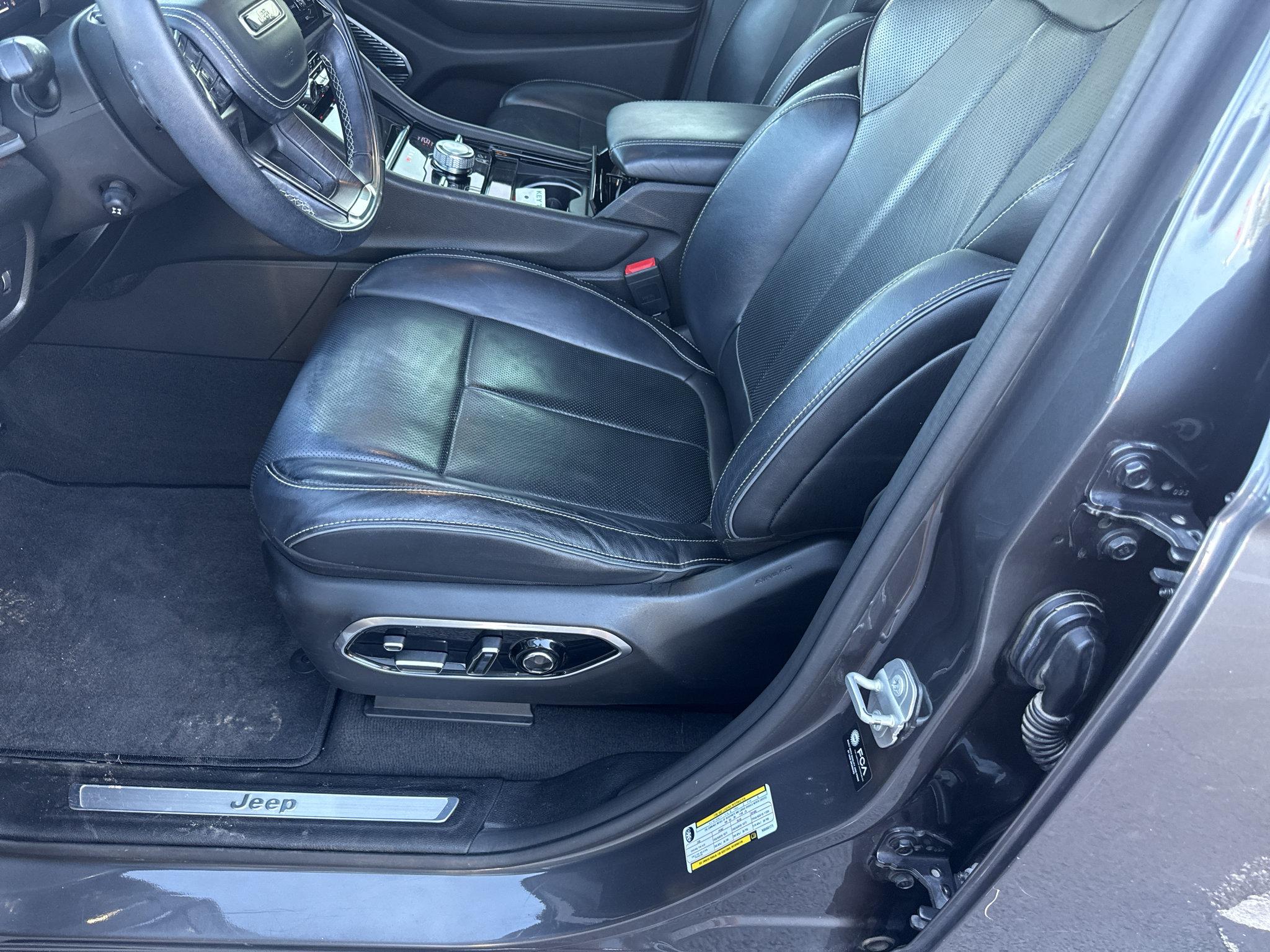 Used 2022 Jeep Grand Cherokee L Overland w/ Luxury Tech Group IV AWD/4WD image 22